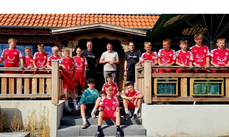 Neues Outfit & festliches Menü – C-Jugend der JSG Vfl Emslage/ Union Meppen feiert mit Sponsor Wirtshaus Hubertus in Haren