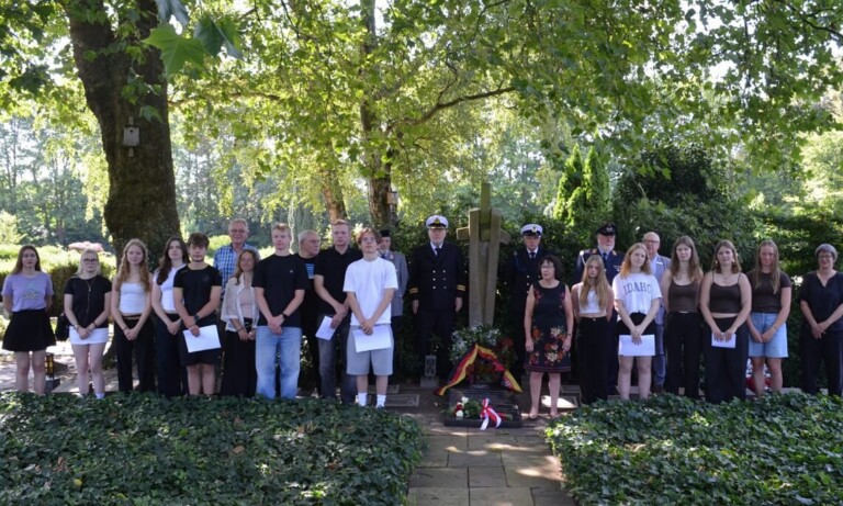 Kranzniederlegung am polnischen Ehrenmal in Meppen