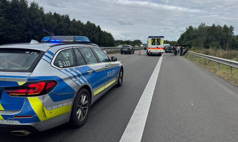 Geeste – Pkw und Motorrad kollidieren auf A31