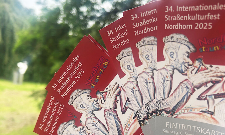 Letzte Tickets für die Varieté-Shows beim Straßenkulturfest „Nordhorn staunt + lacht“