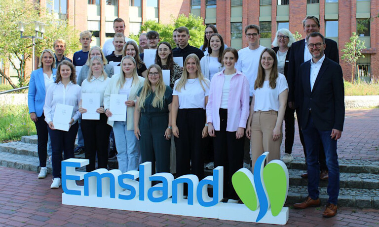 Landkreis Emsland – 24 Auszubildende und Studierende erhalten ihre Zeugnisse