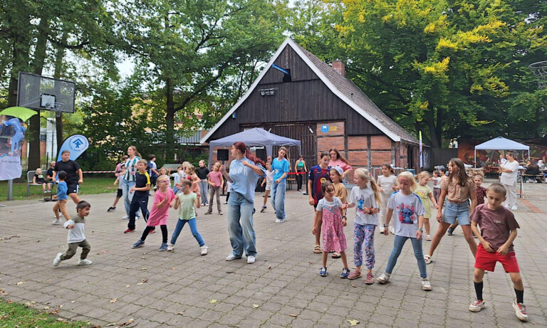 Nordhorn – Beim Weltkindertagsfest wurde gestaunt, gebastelt und getanzt