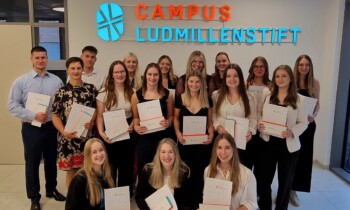 Meppen – Absolventinnen und Absolventen der Physiotherapie und Pflege erhalten ihre Zeugnisse