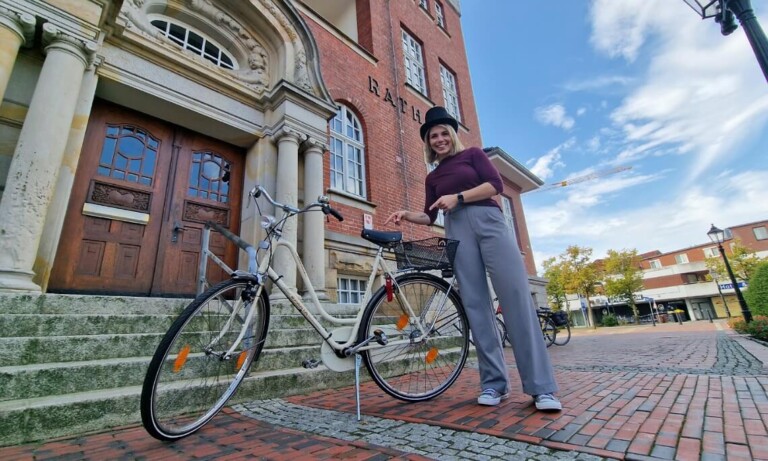 Papenburg – Nachhaltigkeit trifft Nervenkitzel: Fahrradversteigerung mit Bürgermeisterin als Highlight