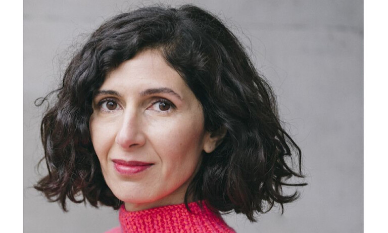 Nava Ebrahimi stellt neues Buch „Und Federn überall“ in Haren vor