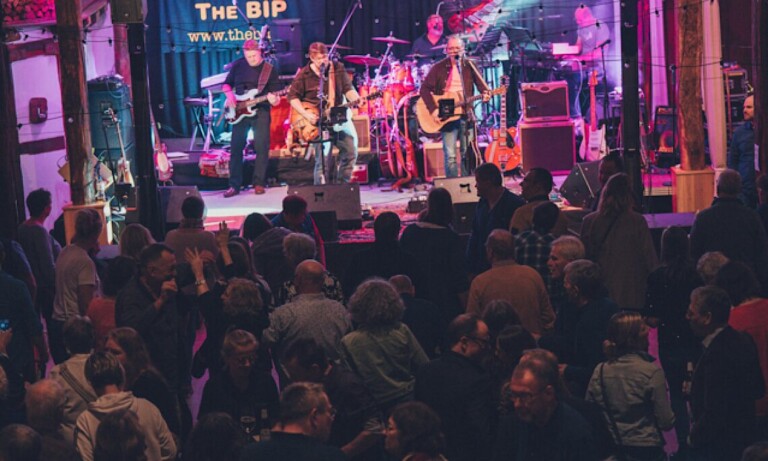 Meppen – Kossehofparty am 8. November mit The BIP und The WHAT!?