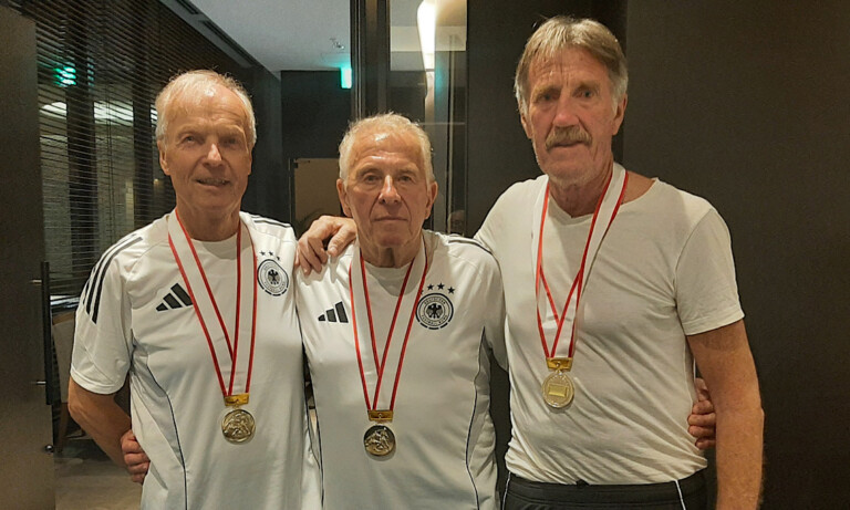 Deutsche Fußballer holen WM-Gold in Japan – Drei Papenburger Teil des deutschen Ü75-Teams