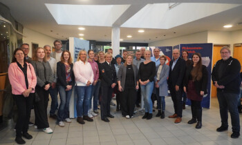 Ausstellung „HerzSchlag – Wenn aus Liebe Gewalt wird“ im Foyer des Lingener Rathauses