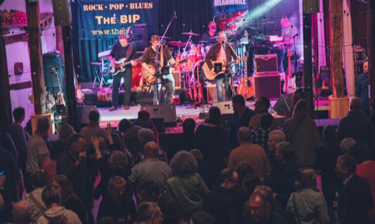 Kossehofparty am 8. November mit The BIP und The What!?