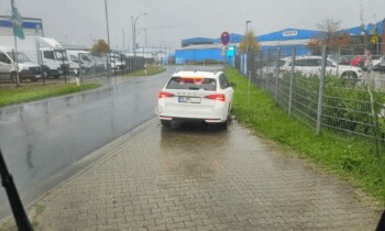 Wenn der Wettbewerb zum Geleitschutz wird: Augustin Entsorgung dankt für morgendliche „Begleitung“