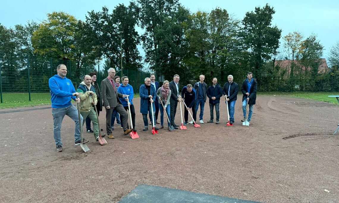 Erster Spatenstich für neue Tartanbahn im Eschpark Groß Hesepe