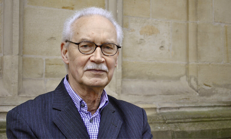 Journalist Hermann Vinke stellt neue Flugschrift „Entscheidet Euch!“ in der Gedenkstätte Esterwegen vor