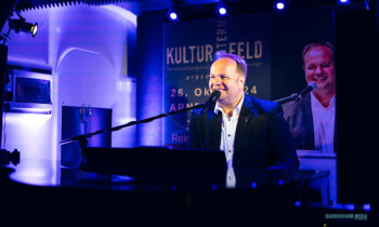 Besonderes Highlight auf dem WeihnachtsMarkt7 Lathen – Arndt Baeck – Der Glücksbringer am Klavier