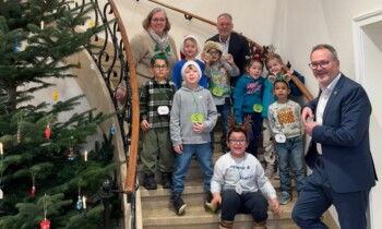 Meppen – Kita St. Josef schmückt Weihnachtsbaum im Stadthaus
