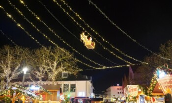 Lingener Weihnachtsmarkt eröffnet – Premiere für den fliegenden Weihnachtsmann