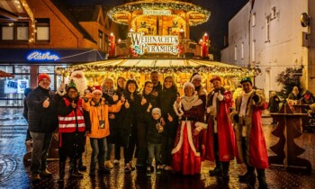 Budenzauber Papenburg 2025 feierlich eröffnet – Vier Wochen Weihnachtsmeile am Hauptkanal