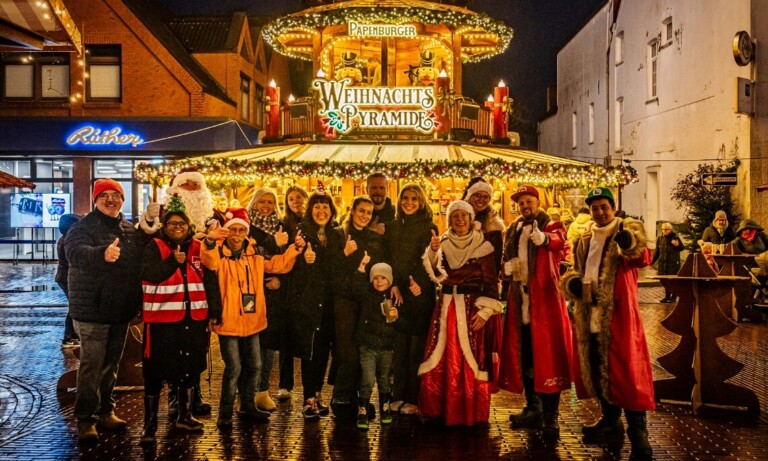 Budenzauber Papenburg 2025 feierlich eröffnet – Vier Wochen Weihnachtsmeile am Hauptkanal