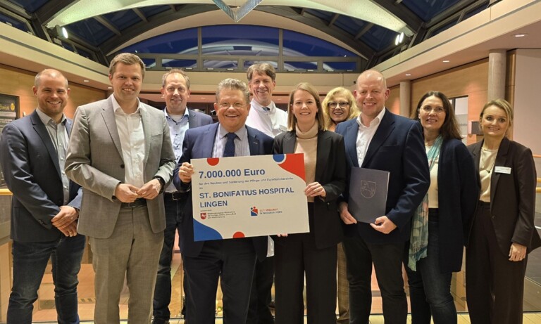 Niedersachsens Gesundheitsminister Dr. Andreas Philippi überreicht Förderbescheid in Höhe von 7 Millionen Euro an das Bonifatius Hospital in Lingen
