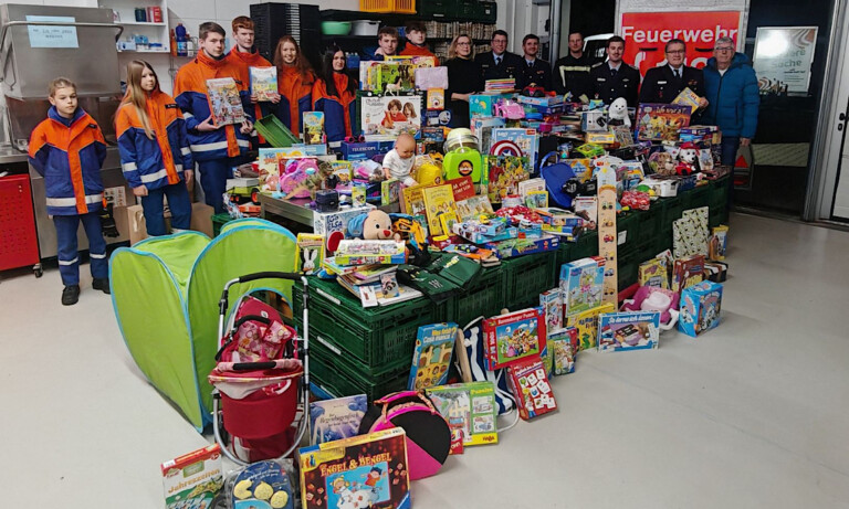 Emsländische Jugendfeuerwehren beschenken Kinder – Traditionelle Weihnachtsaktion seit 2010