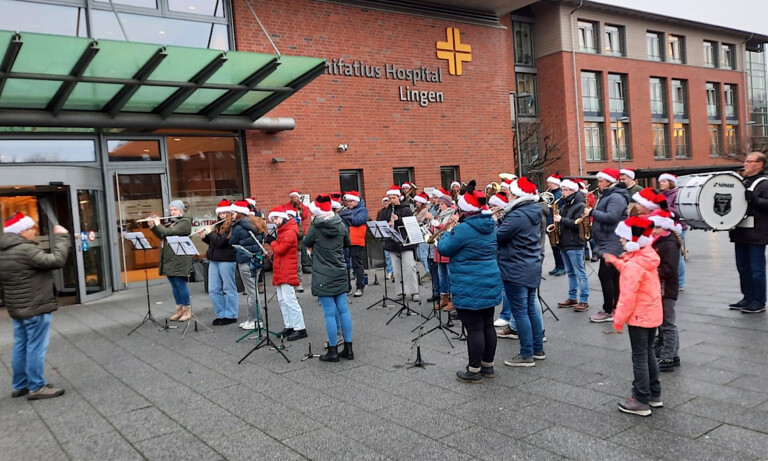 Die Lustigen Musikanten aus Brögbern spielen Heiligabend im Bonifatius Hospital