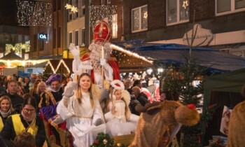 Nikolausumzug begeistert zahlreiche Besucherinnen und Besucher in der Nordhorner Innenstadt