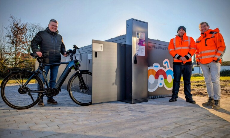 Fahrradboxen und Reparaturstation am Haltepunkt Blanke installiert