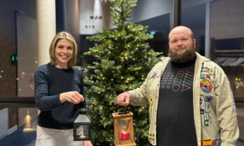 Das Friedenslicht im Papenburger Rathaus angekommen
