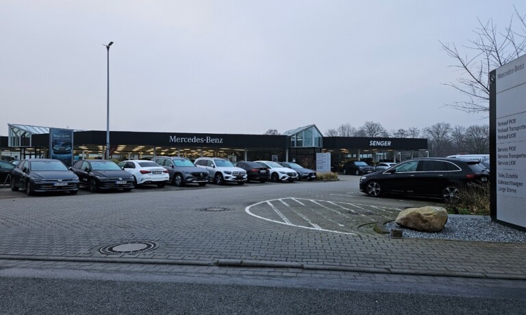 Meppen – Scheinwerfer an Neufahrzeug entwendet