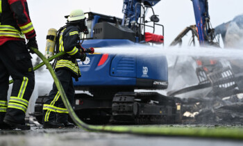 Großbrand in Westoverledingen – Möbelhaus in Flammen