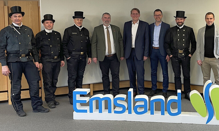 Landrat Marc-André Burgdorf empfängt Delegation von Schornsteinfegern
