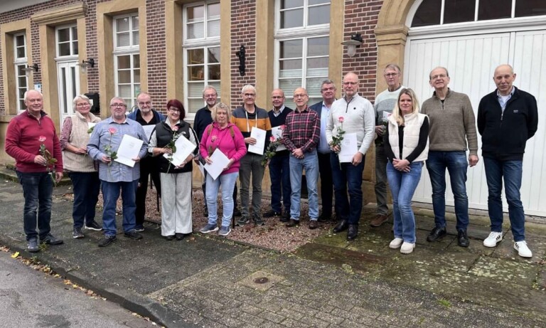 Digital‑Pioniere im Ruhestand: Ehrenamtliche Lotsen bringen Senioren aufs Handy‑Parkett