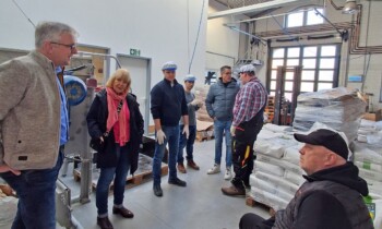 Ursula Mersmann und Ralf Lampe besichtigen Werkstatt-Gruppen in Meppen