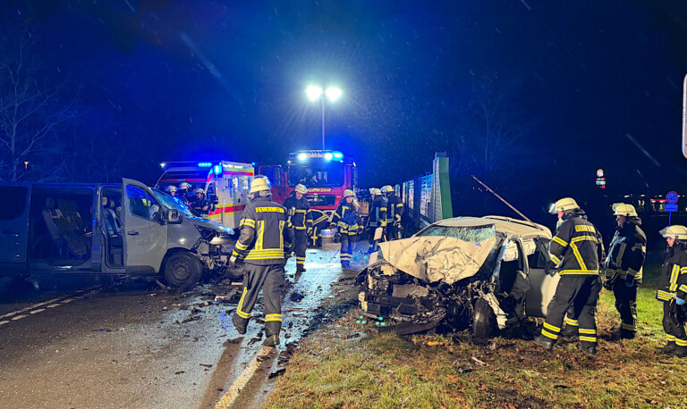 Lingen – Frontalkollision auf B70 – Fahrer lebensgefährlich verletzt