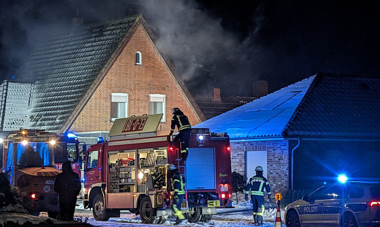 Dörpen – Brand einer Garage greift auf Wohnhaus über