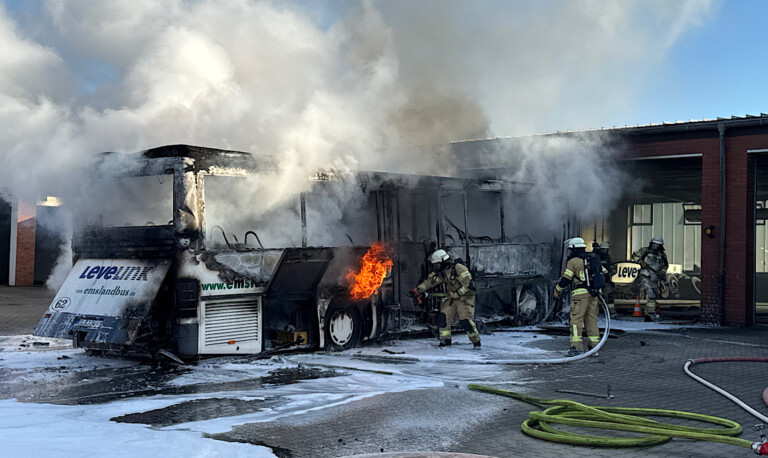 Meppen – Bus gerät in Werkstatthalle in Brand