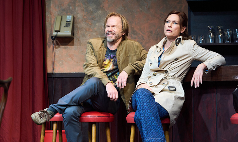 Komödie „Keiner hat gesagt, dass du ausziehen sollst“ im Theater an der Wilhelmshöhe