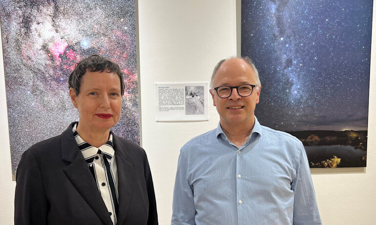 Kunst im Krankenhaus – Ausstellung „Kosmos“ im Bonifatius Hospital eröffnet