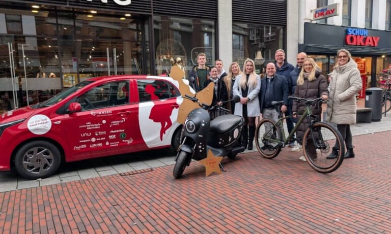 Freude über die Gewinne aus der „Lingener Sterntaler“ Verlosung