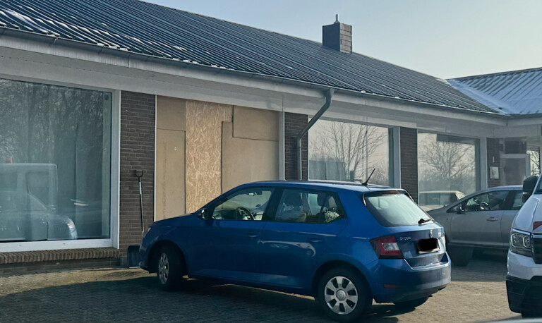 Lingen – Pkw kracht in Fensterscheibe der Christlichen Gemeinde „Reich Gottes“