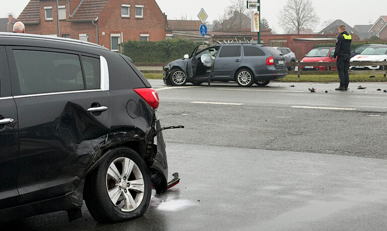 Haren – Zusammenstoß auf  Hollandstraße (B408)