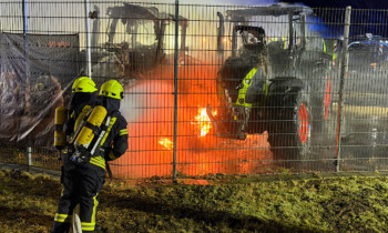 Meppen – Feuerwehr löscht brennende Trecker