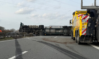 A31 – Lkw kracht durch Mittelschutzplanke