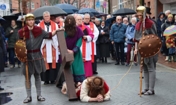Meppen – Kreuztracht mit Weihbischof Johannes Wübbe am Karfreitag
