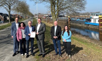 Grünes Licht für Hafensicherung: Landrat übergibt Genehmigungsbescheid in Haren (Ems)