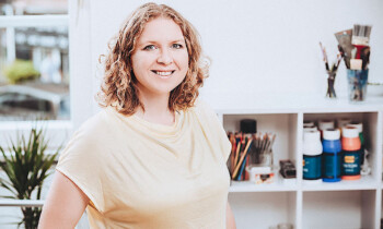 VHS Meppen – Projekttag „Mit Pinsel und Pfeffer“ verbindet globale Handelsthemen mit kreativem Arbeiten