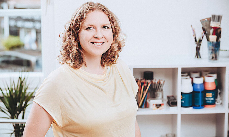 VHS Meppen – Projekttag „Mit Pinsel und Pfeffer“ verbindet globale Handelsthemen mit kreativem Arbeiten