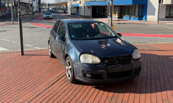 Meppen – Rauschfahrt auf vier Rädern: Fahrer ohne Führerschein kracht auf Volvo