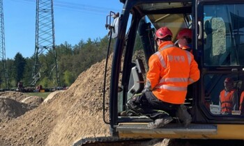 Bagger fahren, Baustellen erleben, Burger essen: Zukunftstag bei MFB in Meppen