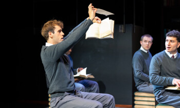 „Der Club der toten Dichter“ im Theater Meppen – Wenn Unterricht das Leben verändert