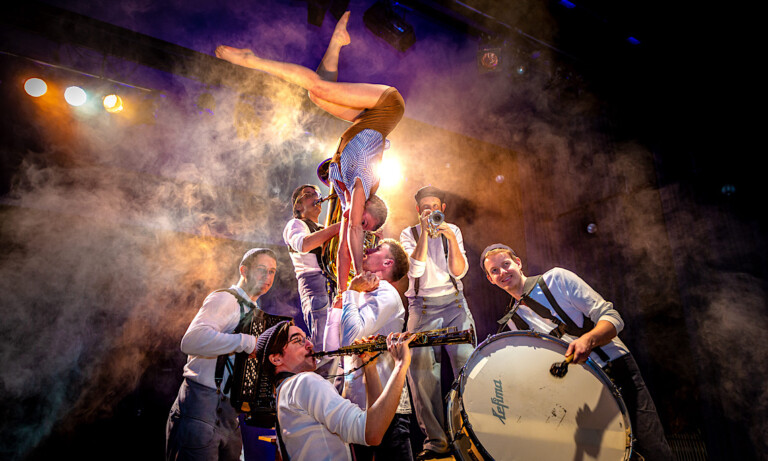 Maritim – musikalisch – mitreißend – Das Hamburger Hafenvarieté im Theater an der Wilhelmshöhe